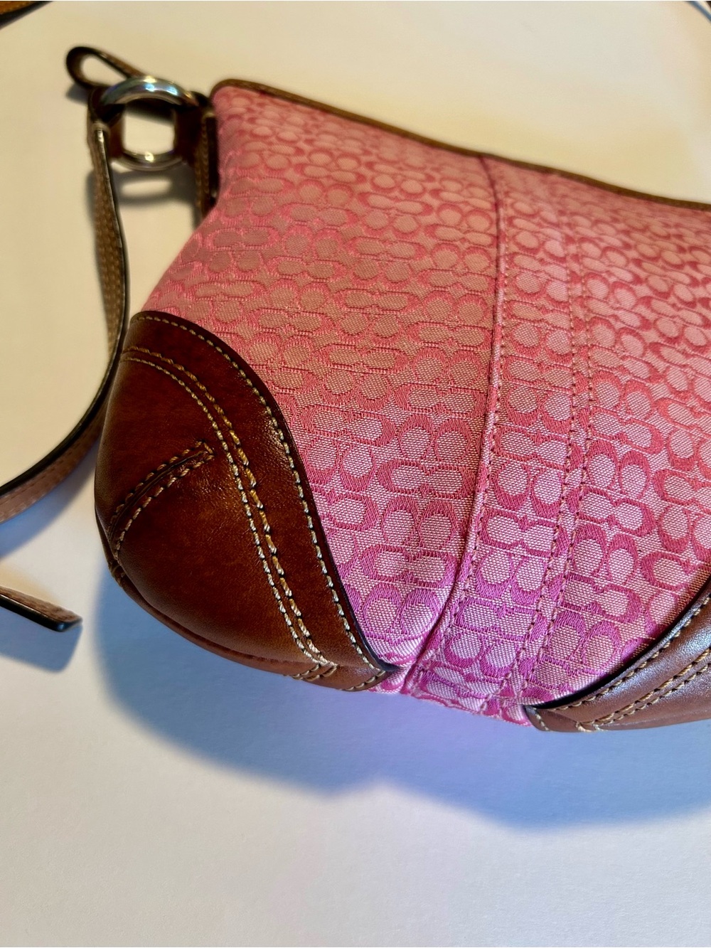 Vintage Coach Soho Signature C Pink Swingback Crossbody Bag Y2K - Picture 6 of 11